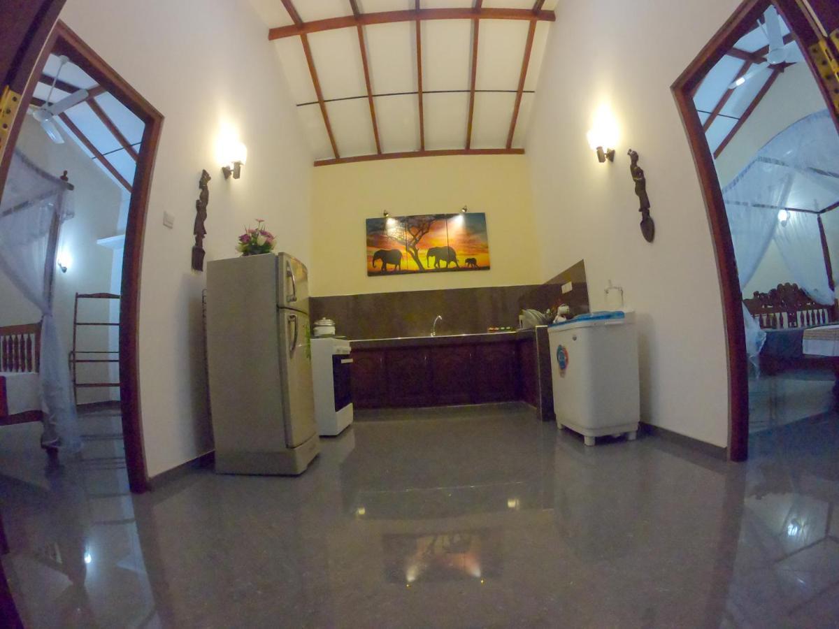 Villa Girilena Hikkaduwa Buitenkant foto