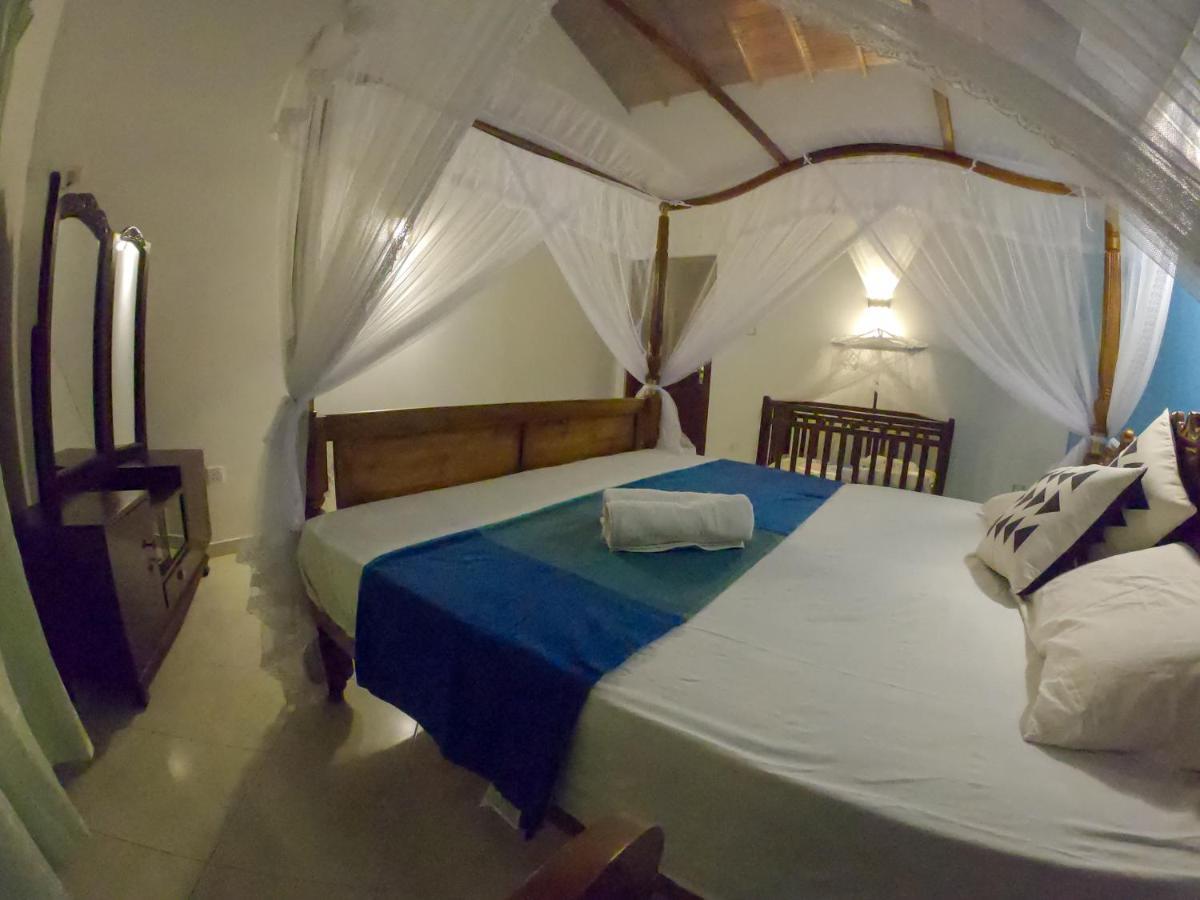 Villa Girilena Hikkaduwa Buitenkant foto
