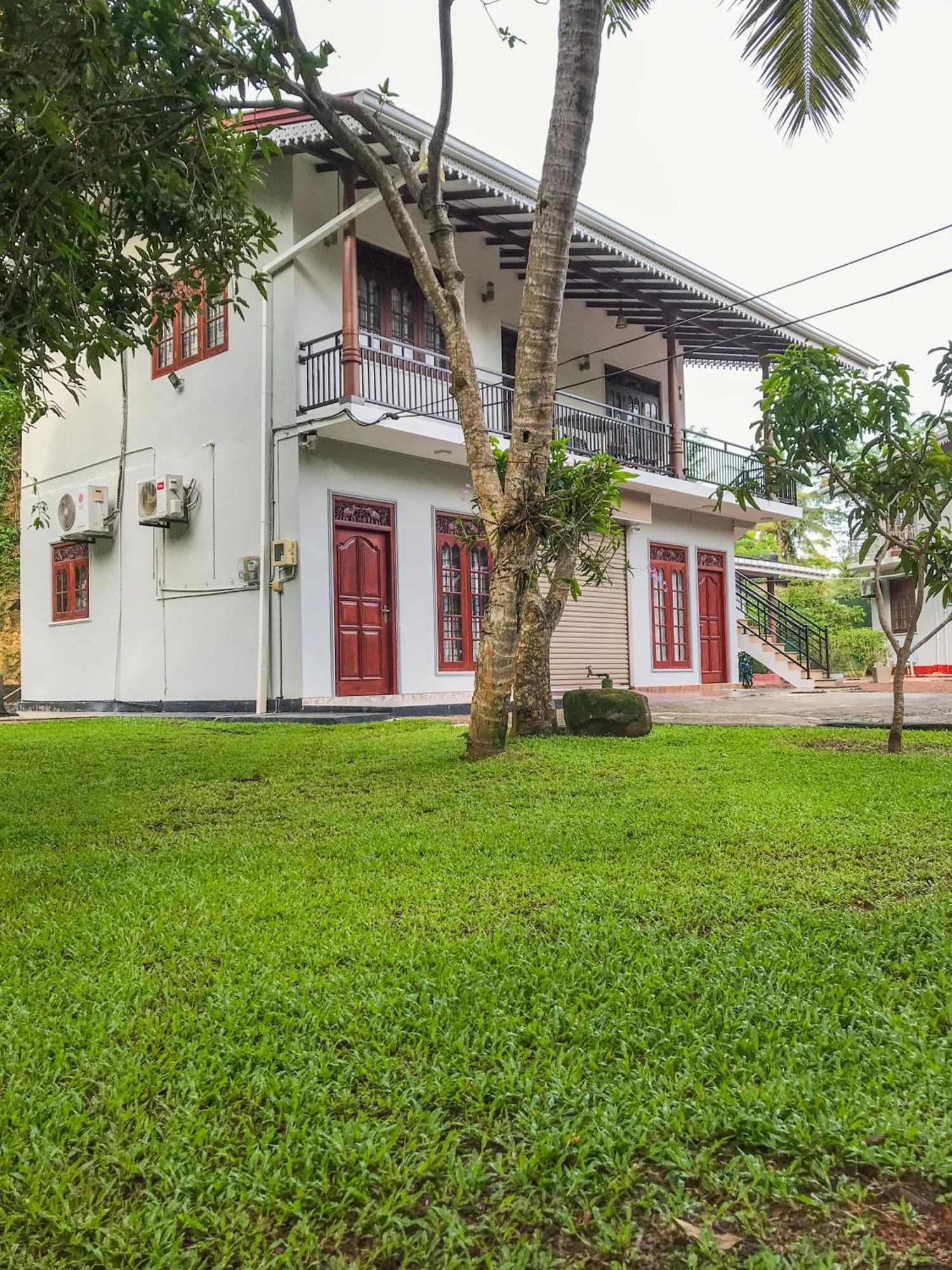 Villa Girilena Hikkaduwa Buitenkant foto
