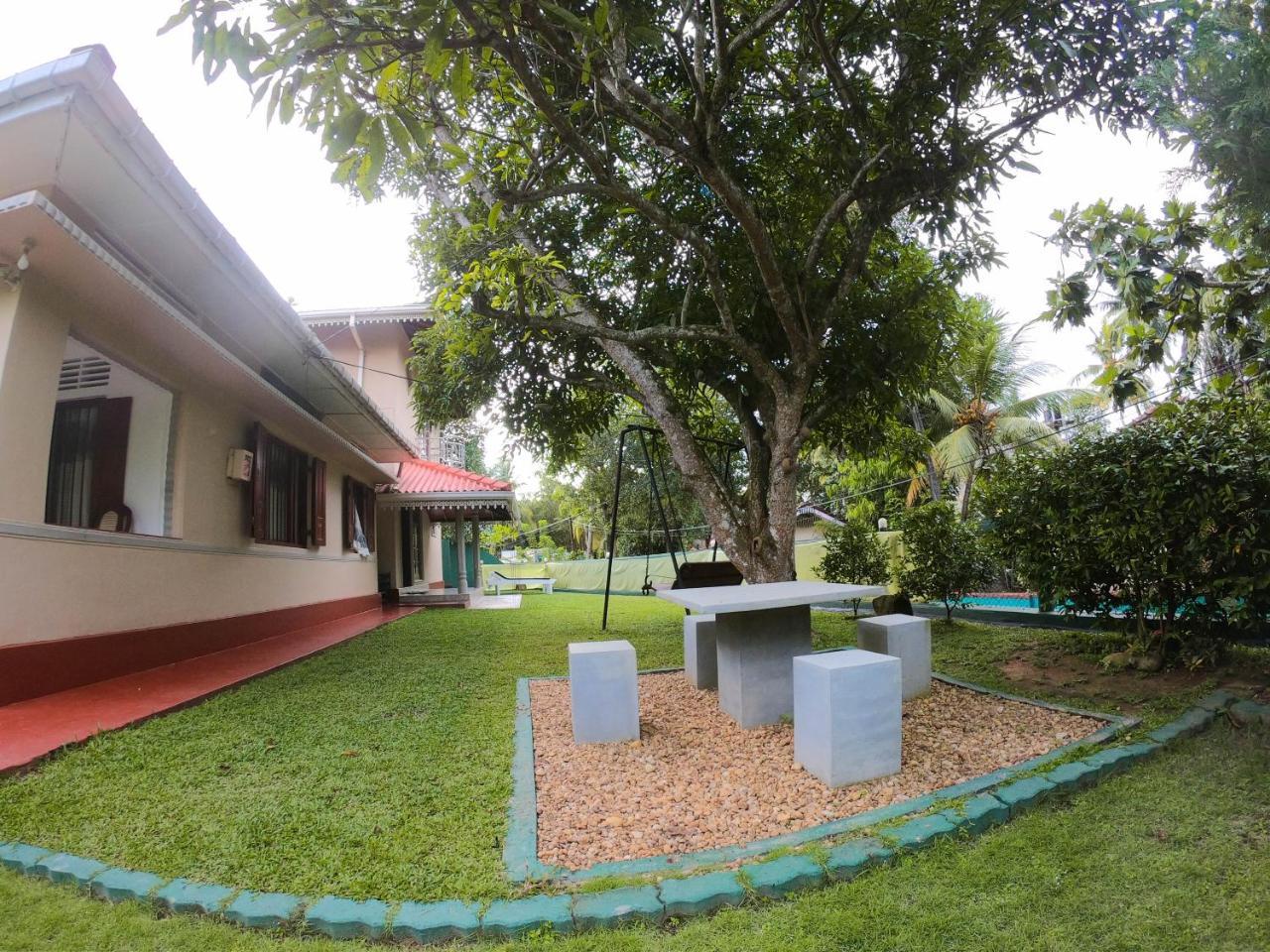 Villa Girilena Hikkaduwa Buitenkant foto