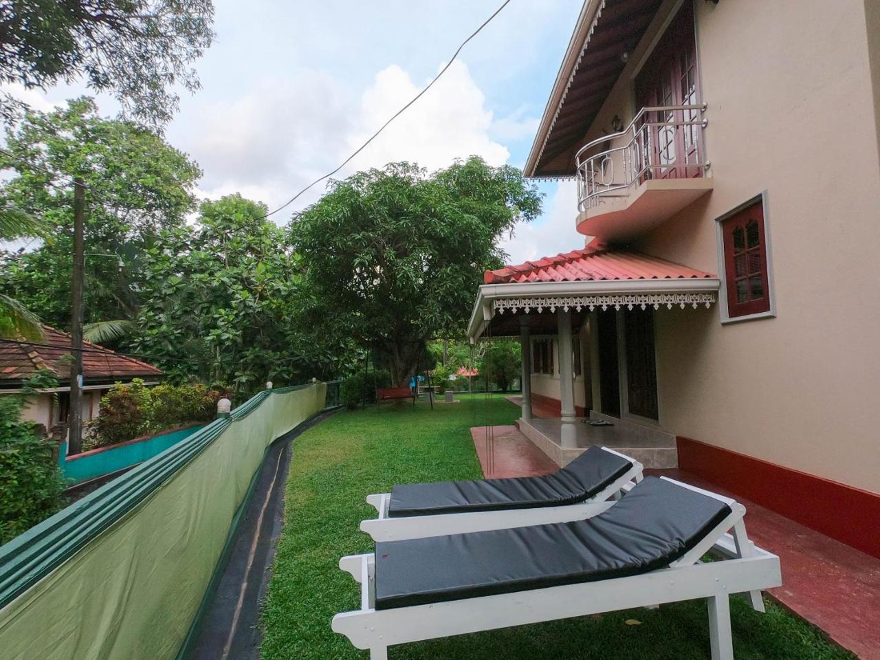 Villa Girilena Hikkaduwa Buitenkant foto