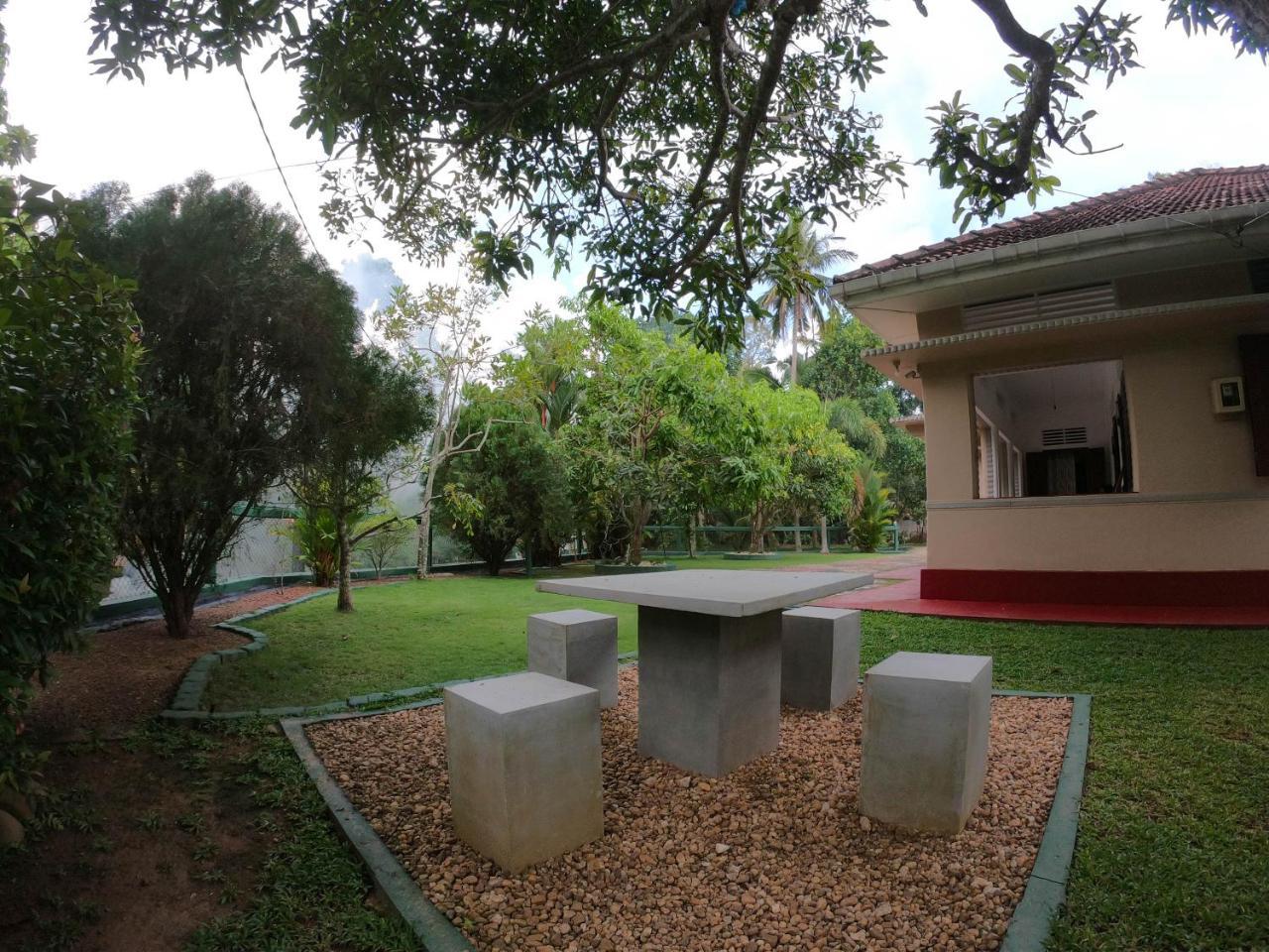 Villa Girilena Hikkaduwa Buitenkant foto