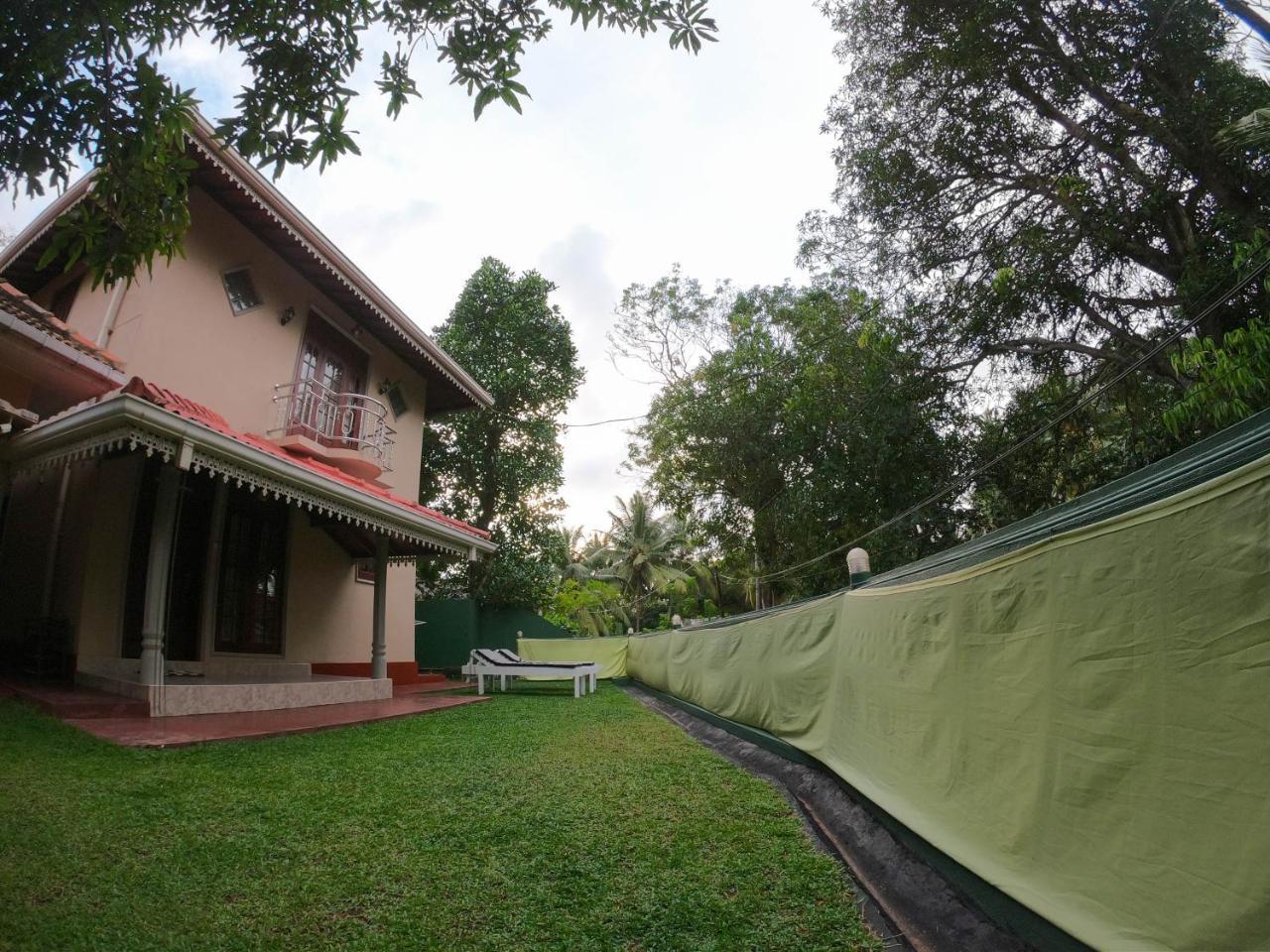Villa Girilena Hikkaduwa Buitenkant foto