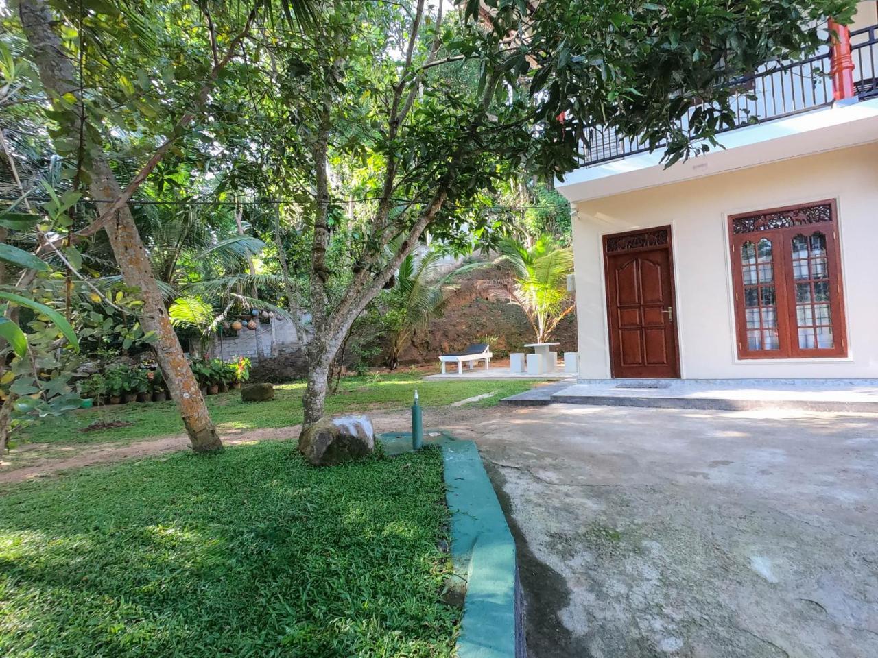 Villa Girilena Hikkaduwa Buitenkant foto