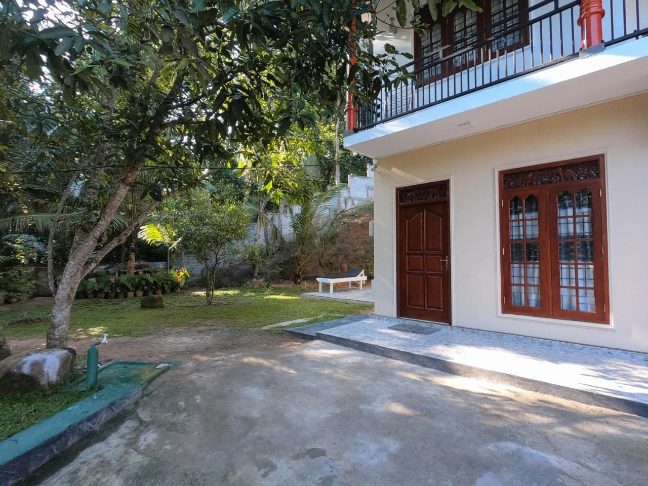 Villa Girilena Hikkaduwa Buitenkant foto